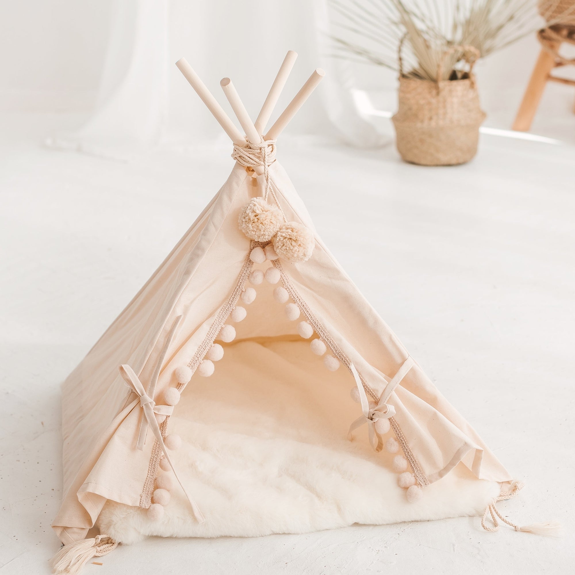 MINICAMP Teepee Tent for Cats, Dogs &amp; Rabbits - Cozy Ecru Pet Tent with Faux Fur Mat | 4 Sizes by Minicamp at brixbailey.com