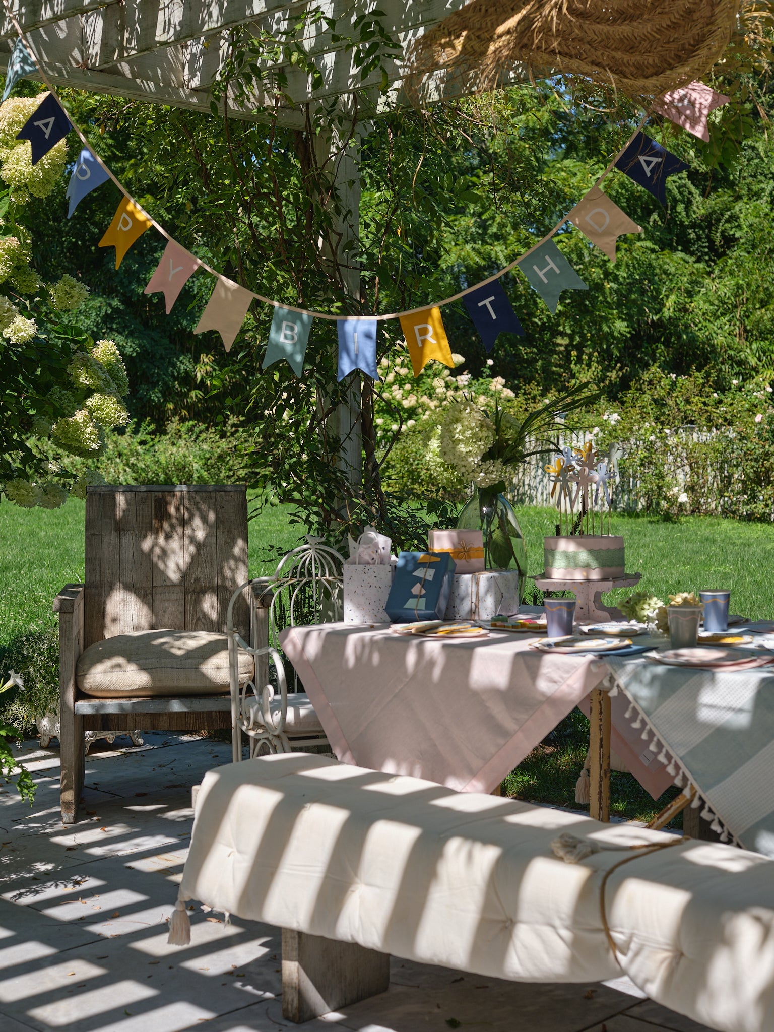 Signature Garland &quot;Happy Birthday&quot;