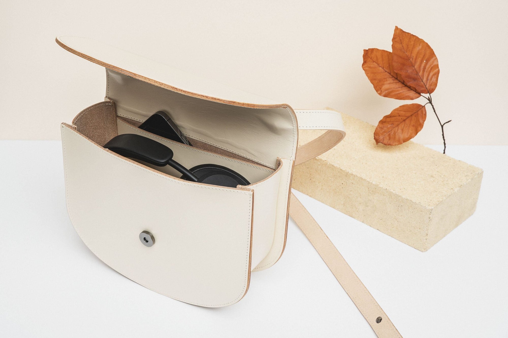 Leather Handbag Moon Pack Cookie