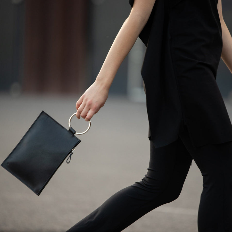 Clutch Nina With a Ring Handle