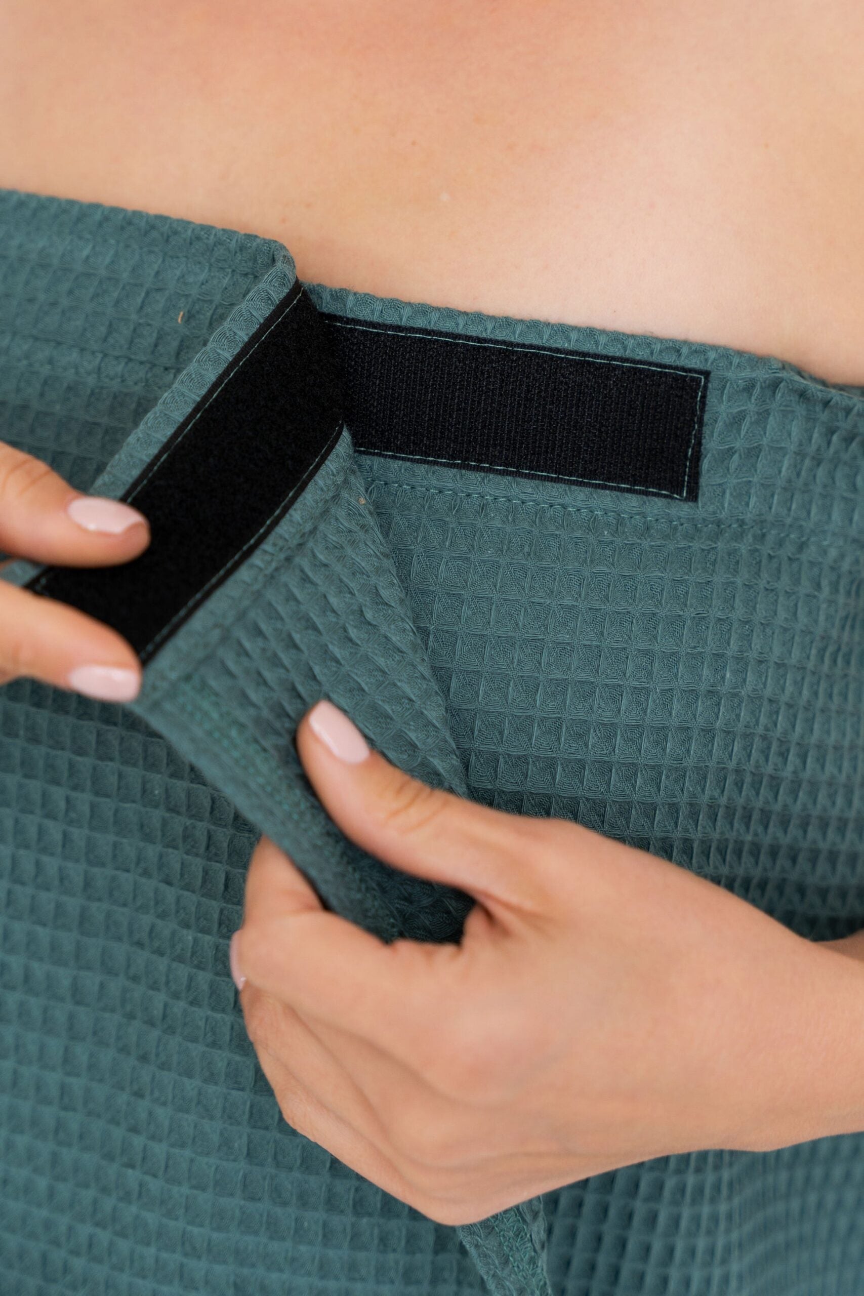 Women&#39;s Spa Wrap Towel with Velcro and Elastic