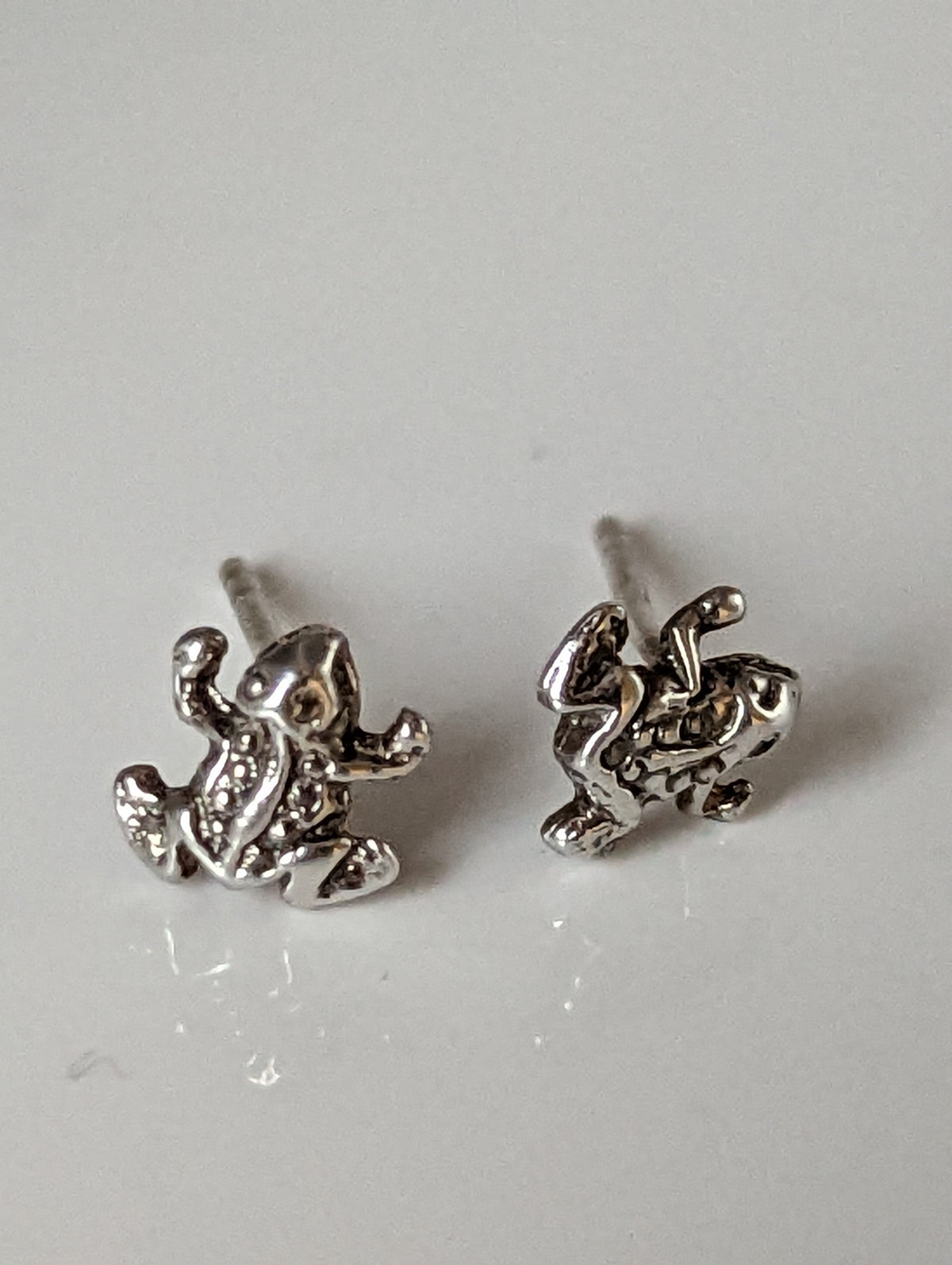 Silver Steed Spotted Frog Stud Earrings