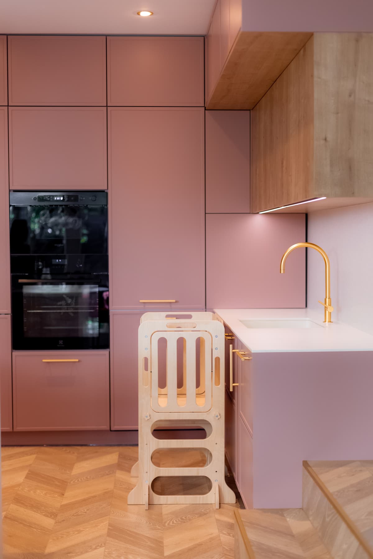 PETINKA Light Learning Tower in natural wood finish, side view with four safety walls”