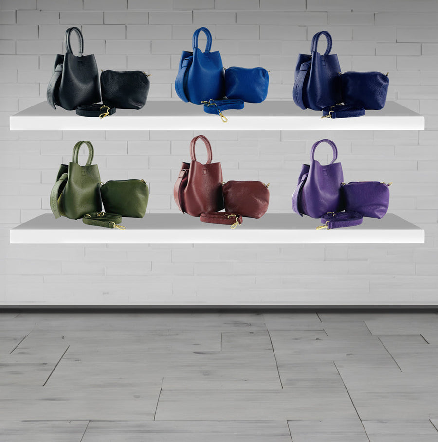 RB1006D | Borsa a Secchiello con Pochette in Vera Pelle Made in Italy.Tracollina con attacchi a moschettone in metallo Oro Lucido  - Colore Blu - Dimensioni: cm 16 x 14 x 21 + Manico 13 cm