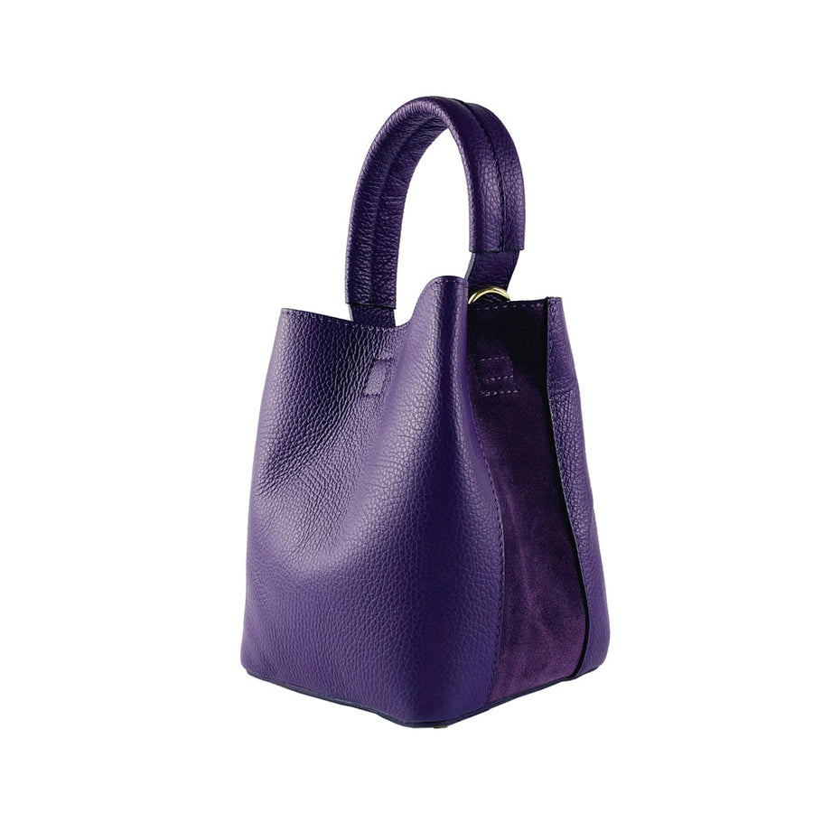 RB1006Y | Borsa Secchiello con Pochette in Vera Pelle Made in Italy.Tracollina con attacchi a moschettone in metallo Oro Lucido - Colore Viola - Dimensioni: cm 16 x 14 x 21 + Manico 13 cm