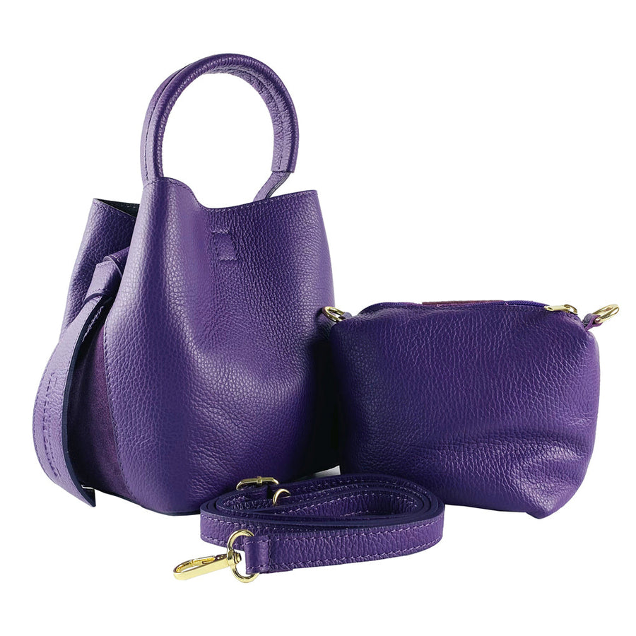 RB1006Y | Borsa Secchiello con Pochette in Vera Pelle Made in Italy.Tracollina con attacchi a moschettone in metallo Oro Lucido - Colore Viola - Dimensioni: cm 16 x 14 x 21 + Manico 13 cm
