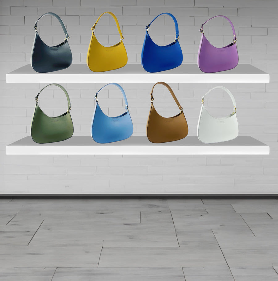 RB1013A | Borsa Donna a spalla e Tracolla removibili in Vera Pelle Made in Italy. Attacchi con moschettoni in metallo Oro Lucido - Colore Nero - Dimensioni: cm 28 x 6 x 25 + 12 (manico)