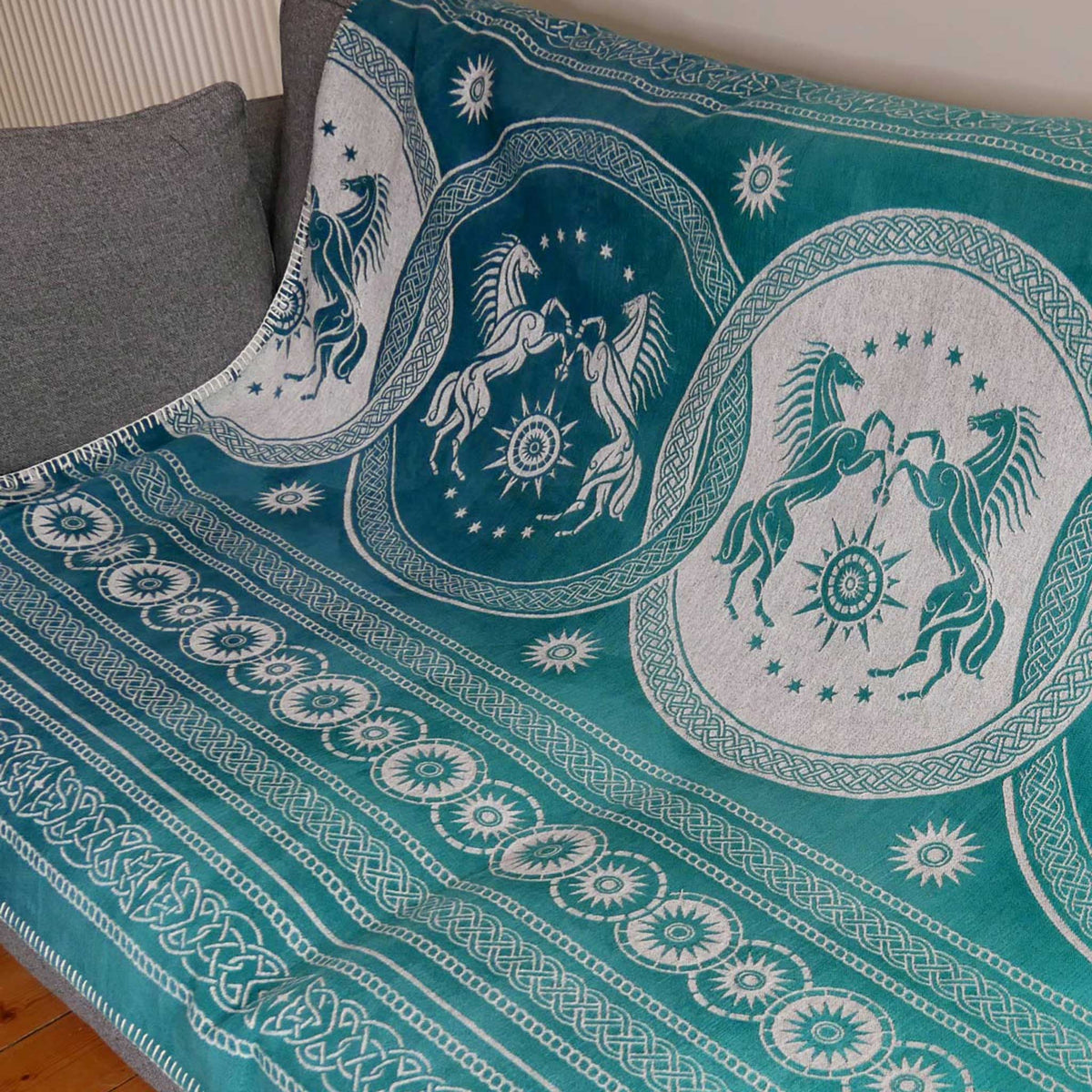 ROHAN™ 'Entwash' Yoga Blanket/Throw