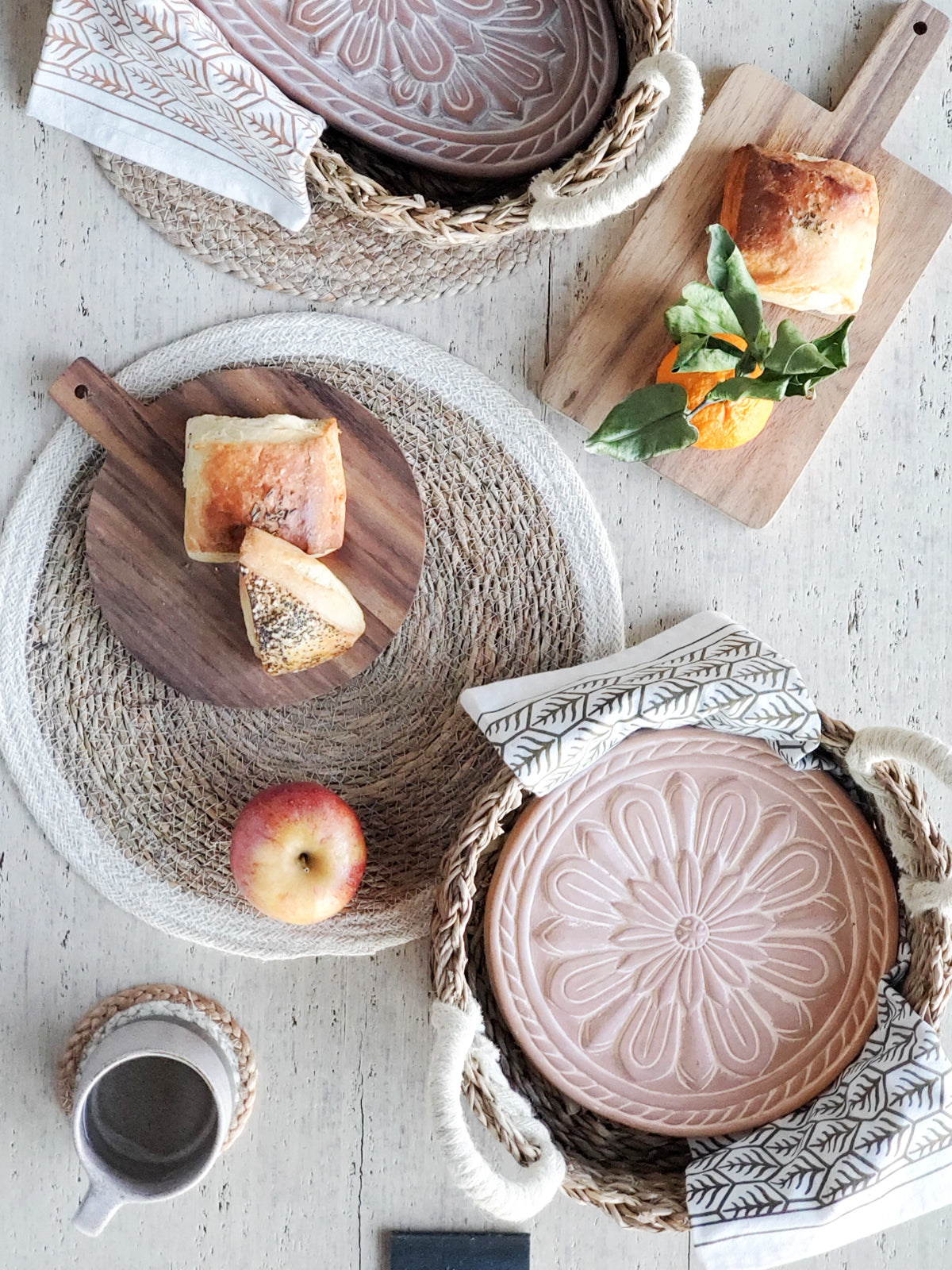 Bread Warmer &amp; Basket - Vintage Flower