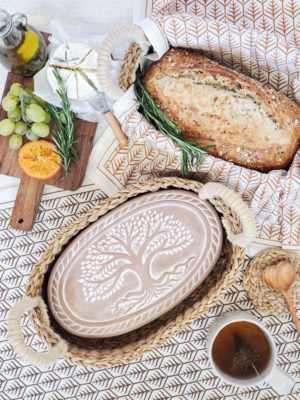 Bread Warmer &amp; Basket - Tree of Life Oval