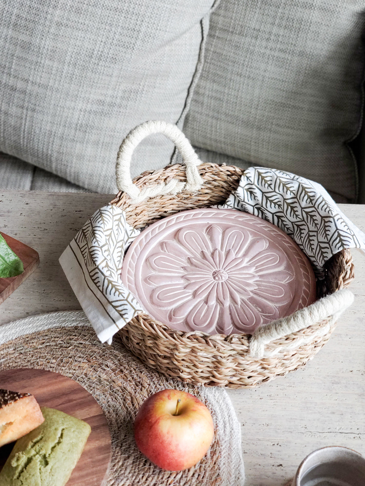 Bread Warmer &amp; Basket - Vintage Flower
