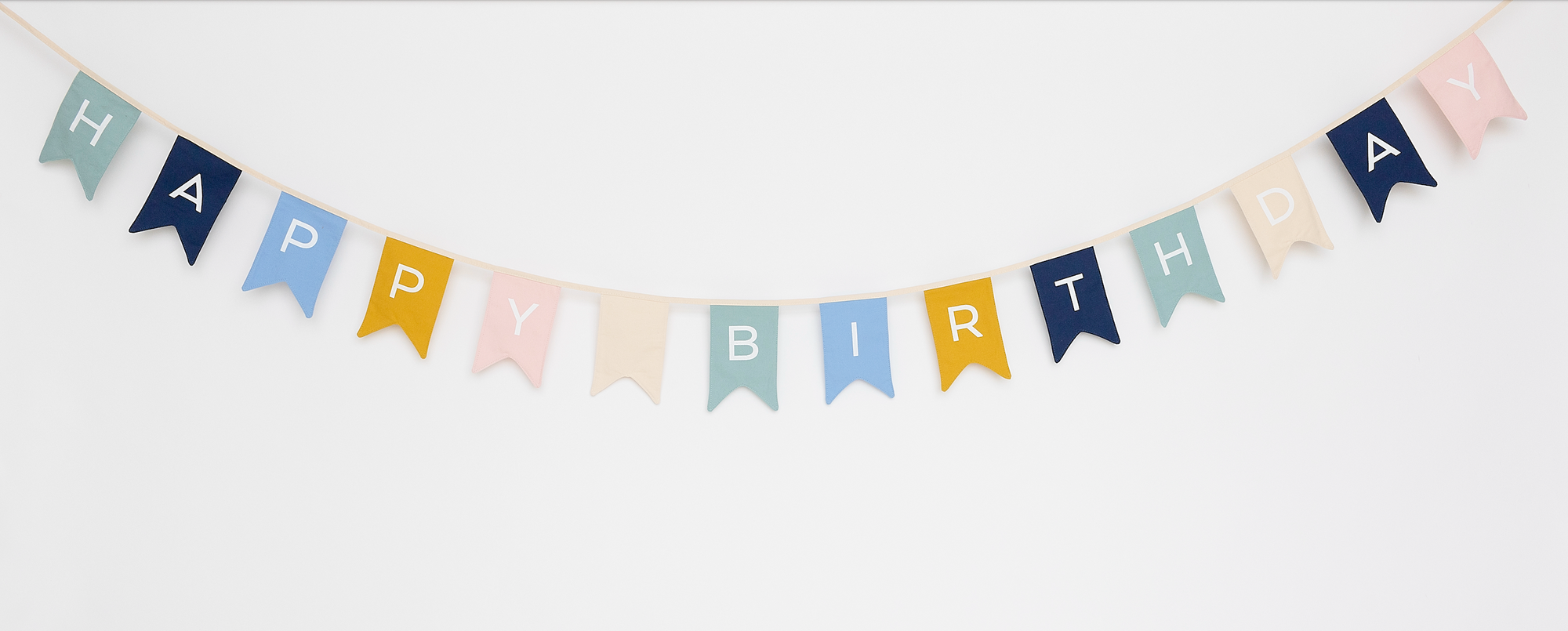 Signature Garland &quot;Happy Birthday&quot;