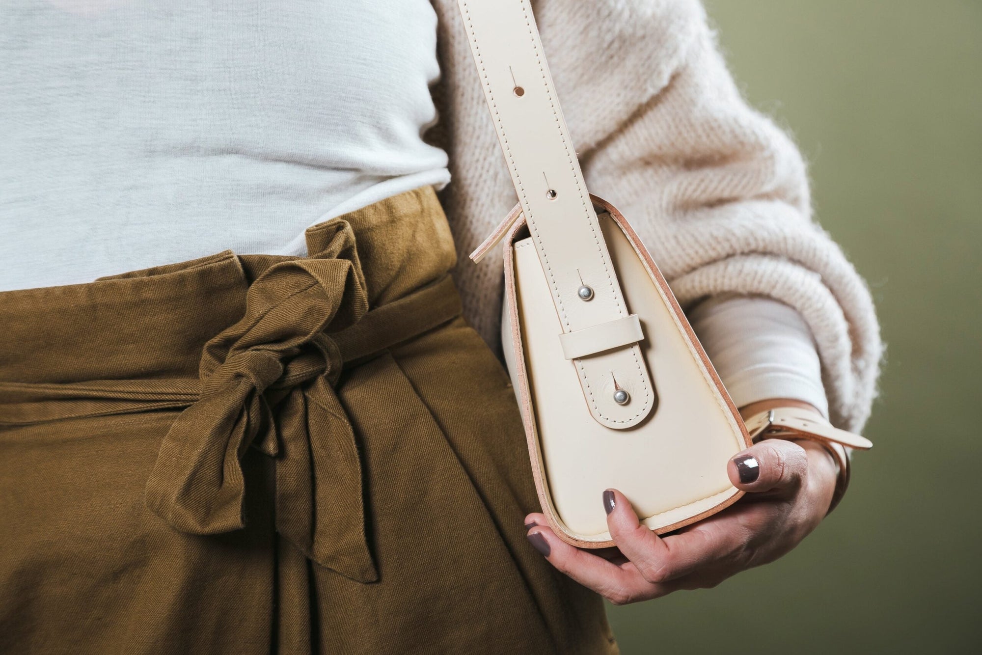 Model Sling Bag in Cognac