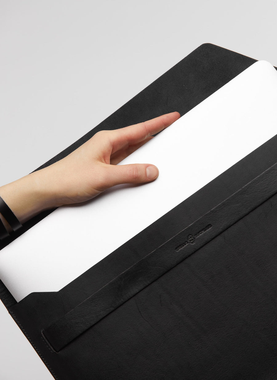 Vegetable-Tanned Leather Laptop Sleeve - Eco-Friendly Design