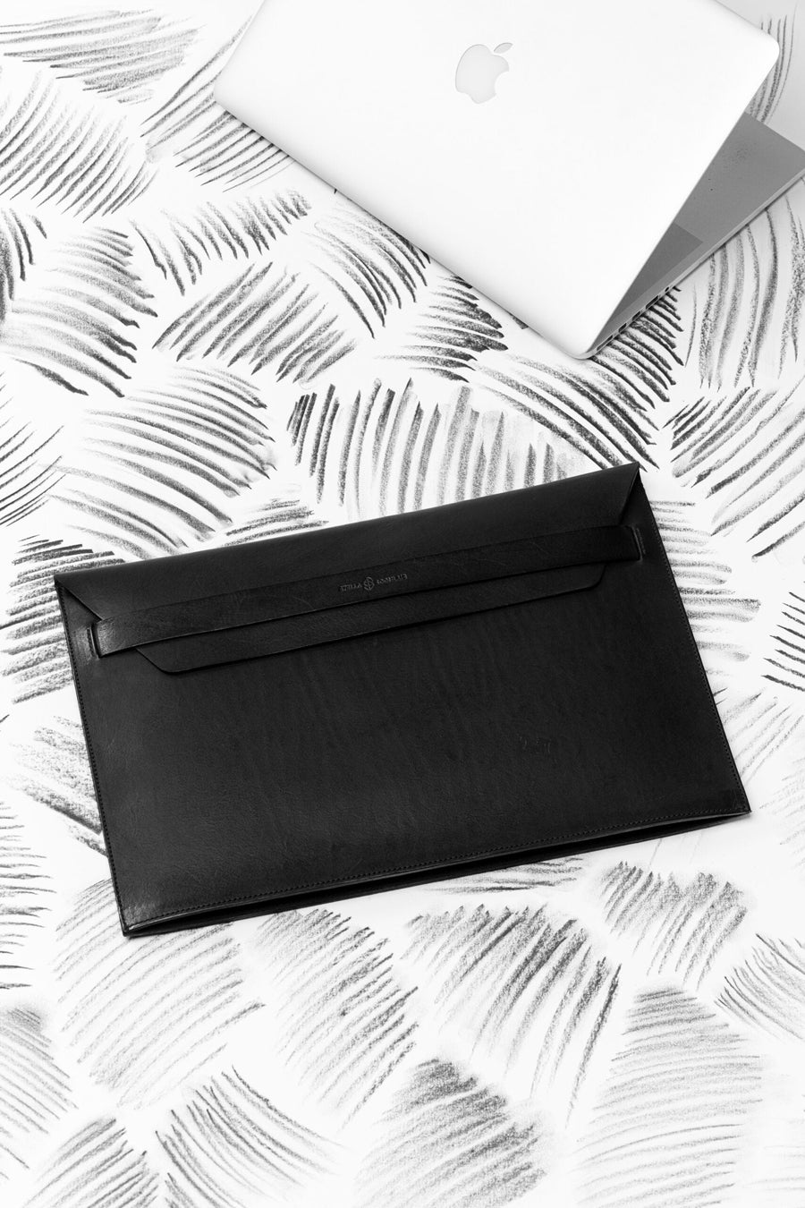 Vegetable-Tanned Leather Laptop Sleeve - Eco-Friendly Design