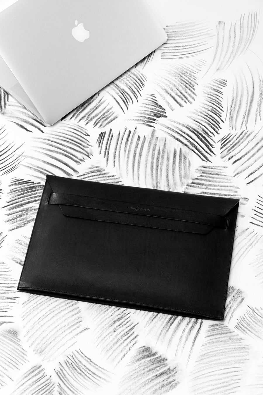 Vegetable-Tanned Leather Laptop Sleeve - Eco-Friendly Design
