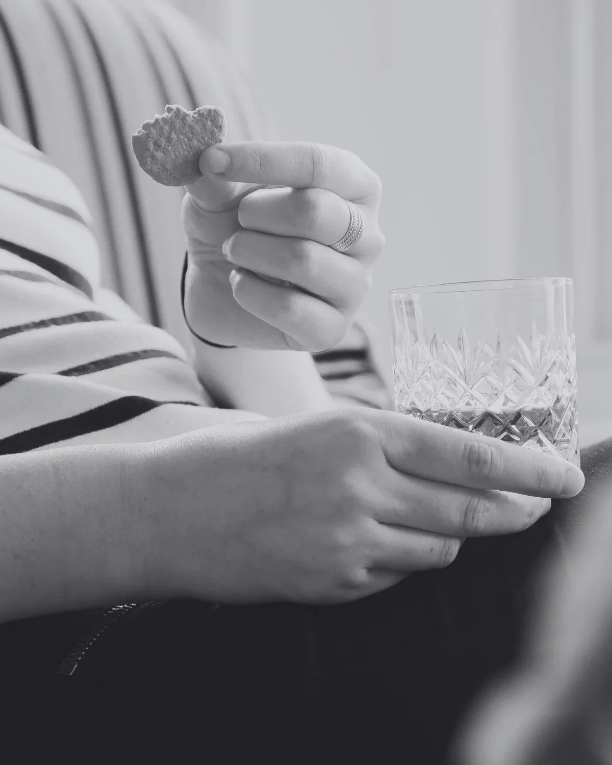 Mature Cheddar &amp; Smoked Chilli Drinks Biscuits