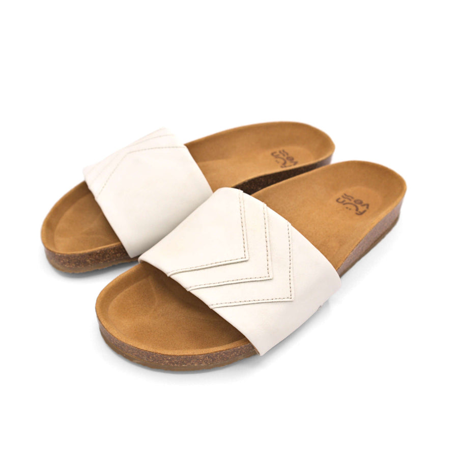 Premium white vegan sandals with comfortable straps, cushioned footbed, slip-resistant sole, sustainable fair fashion by Fünve at brixbailey.com