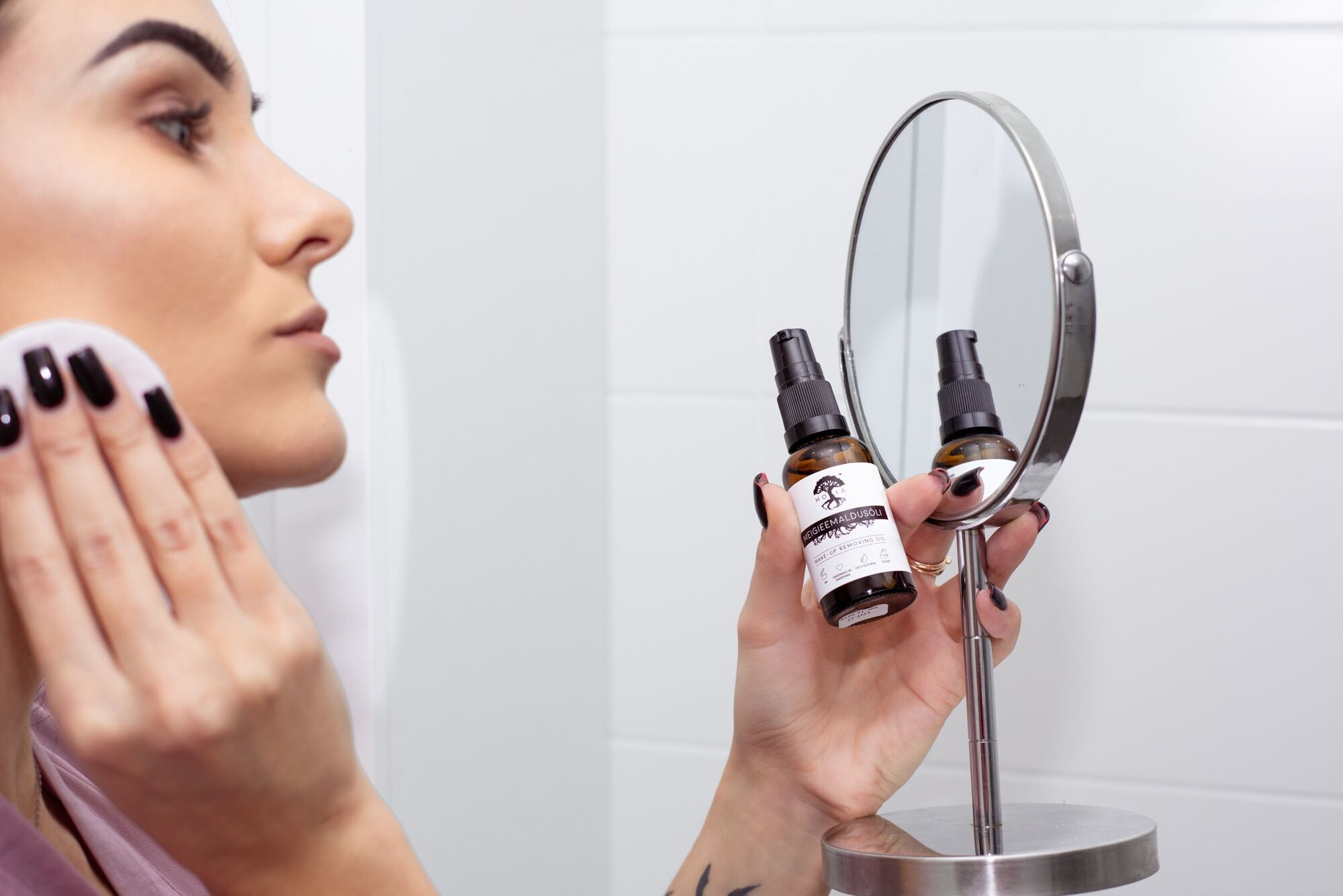 Gentle 100% Natural Makeup Removing Oil – Soothes & Restores Skin by HOIA at www.brixbailey.com