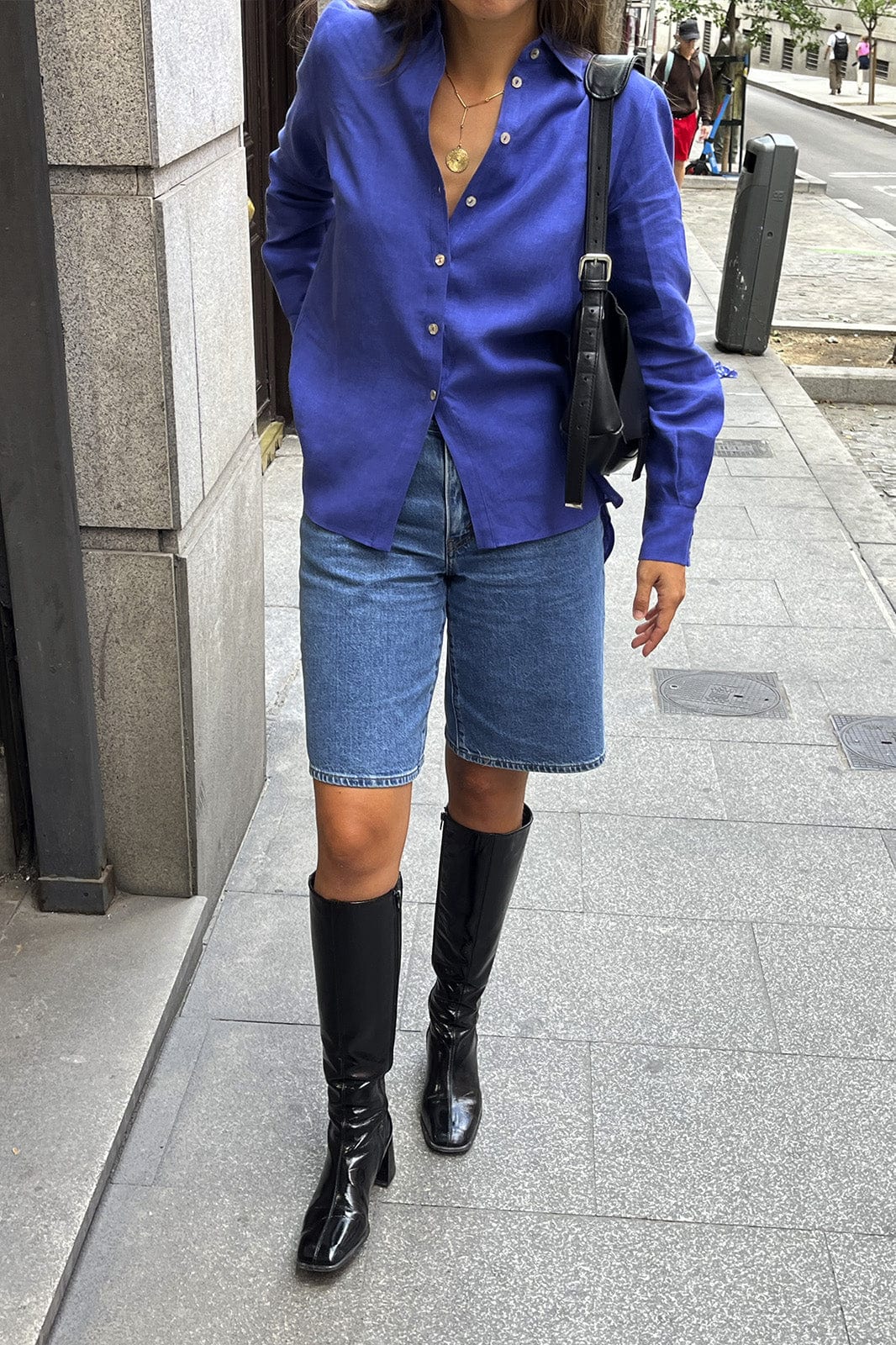 The Gina Oversized Shirt in Klein blue