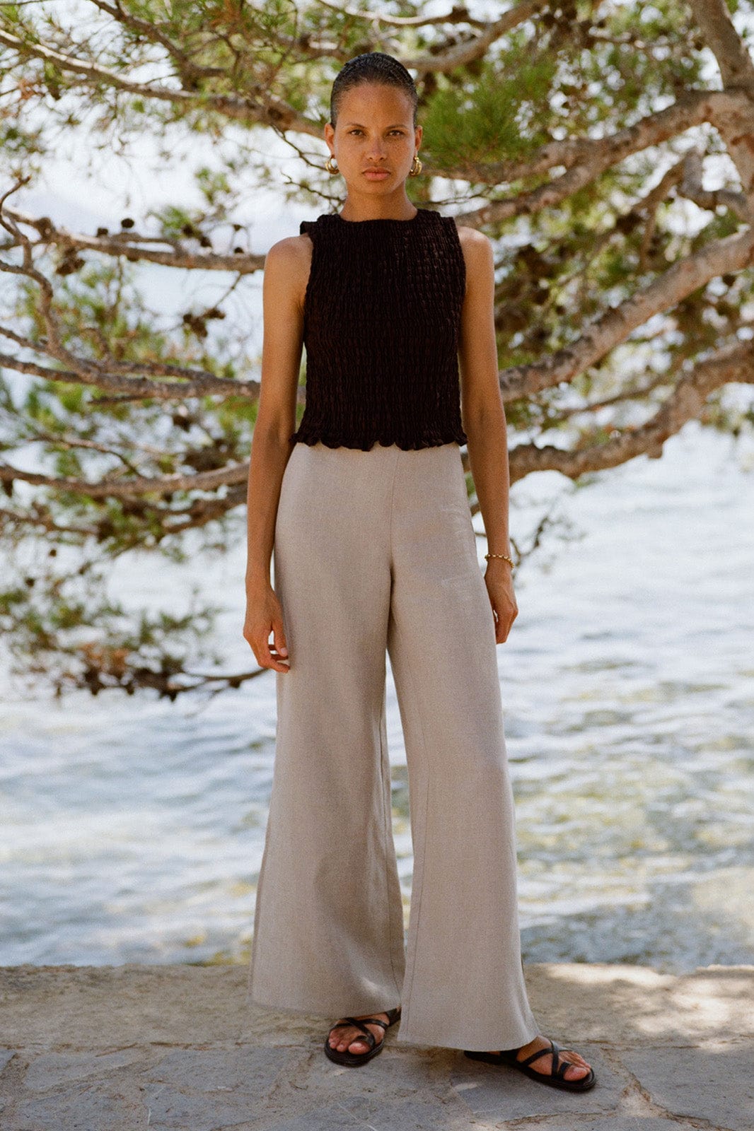 The Lena Wide-Leg Trousers With Slit in oatmeal