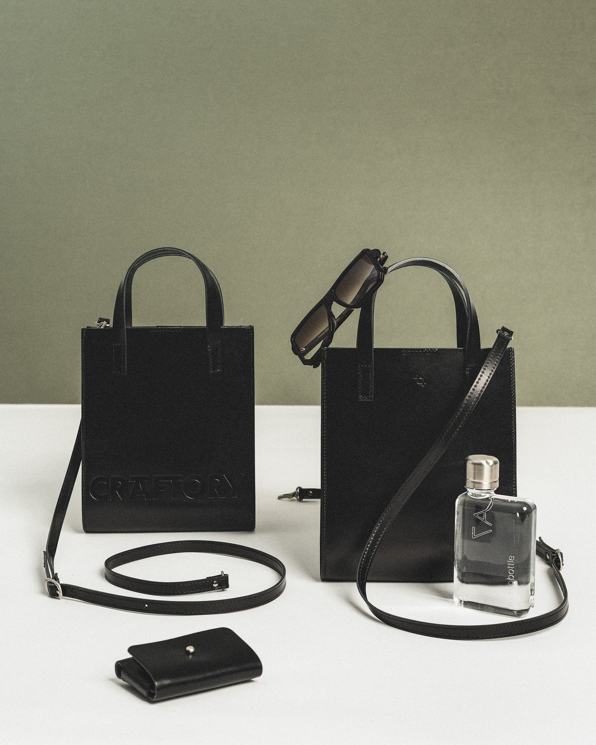 Bold Bucket Leather Handbag in Black