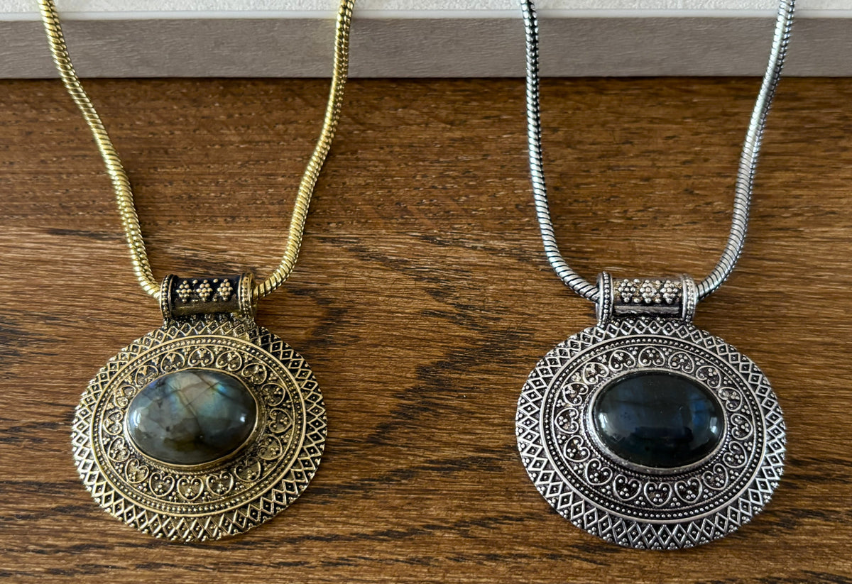 Vintage Boho Natural Stone Statement Necklace – Antique Gold &amp; Silver Tone Medallion Necklace