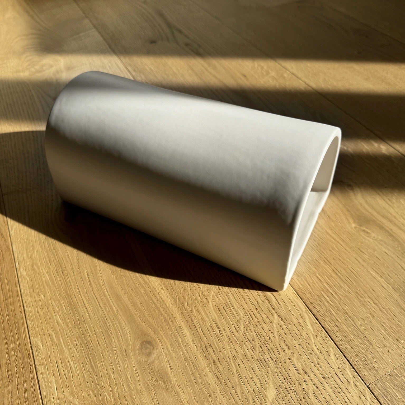 Curve Ceramic Wall Light Off White