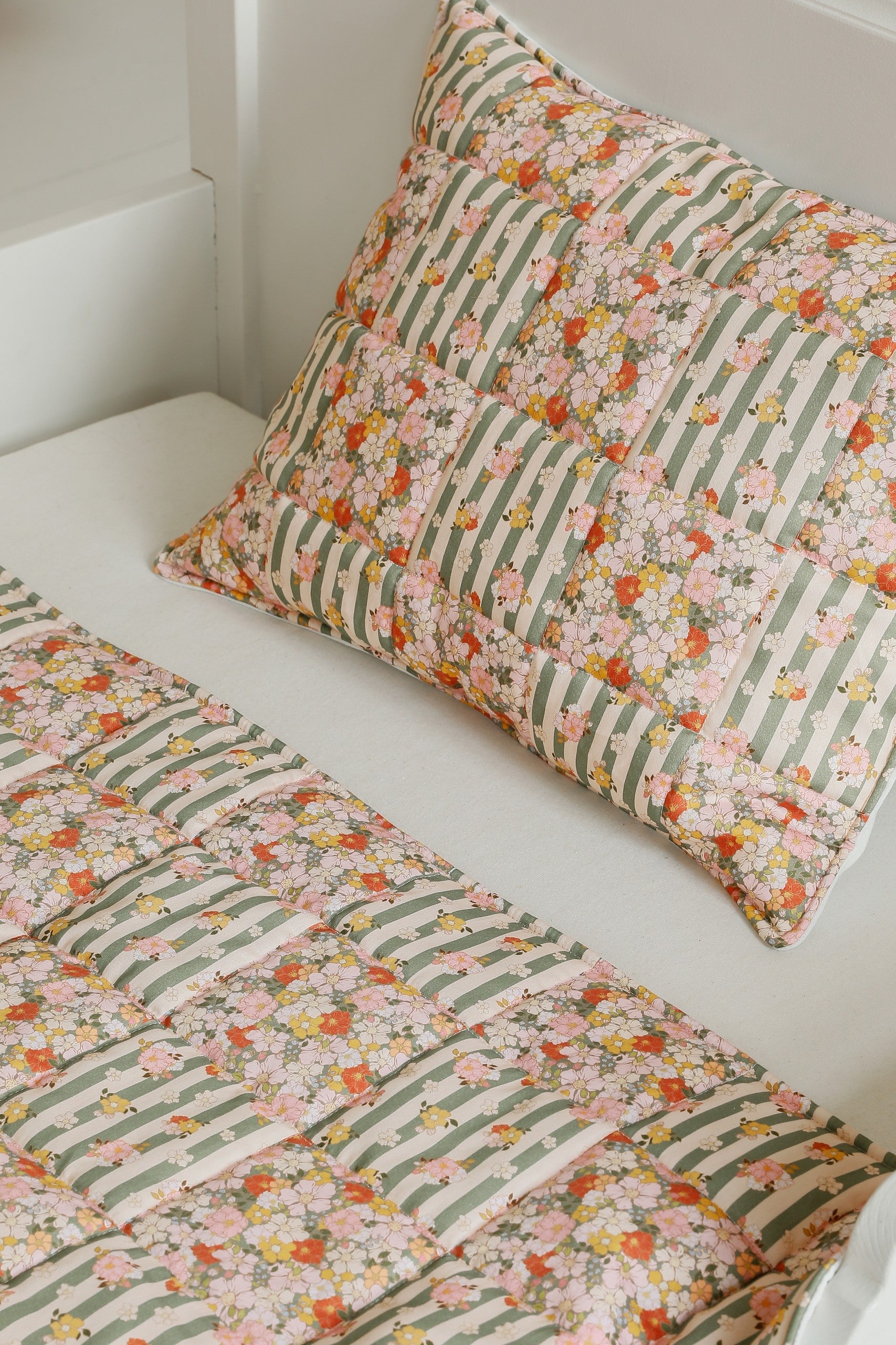 Green Garden Cotton Quilt and Pillow Set