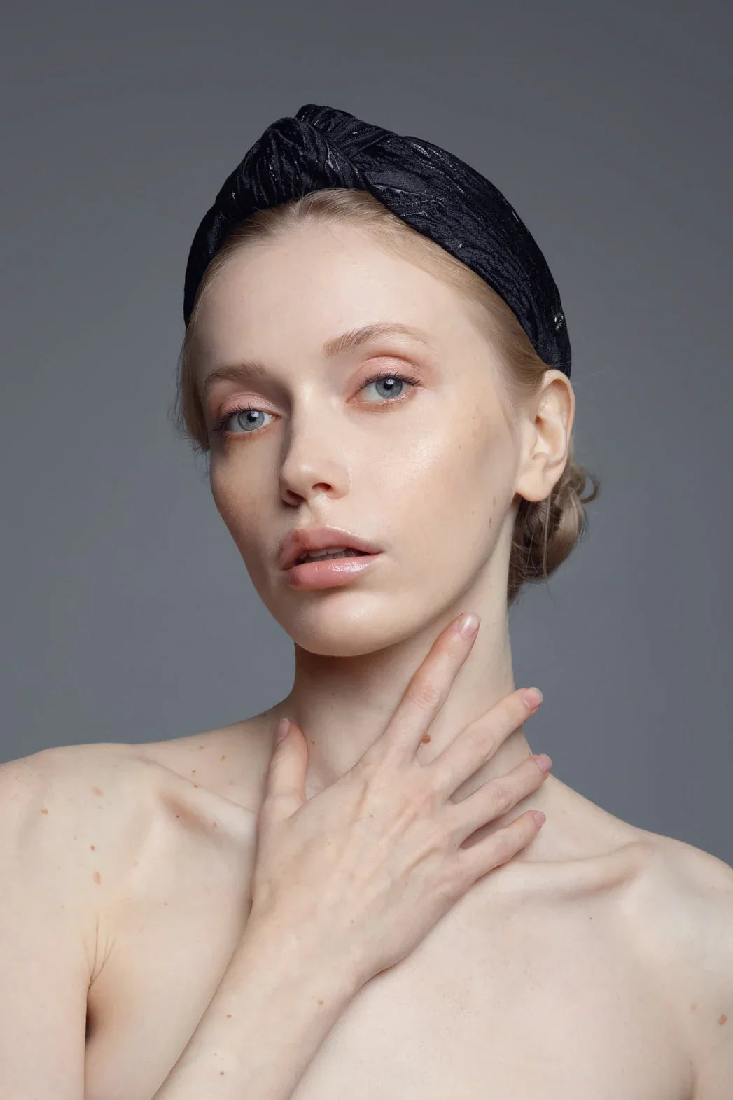 Lola Top Knot Headband – Handcrafted Elegance with Silk Lining by Eva Oherjus at www.brixbailey.com