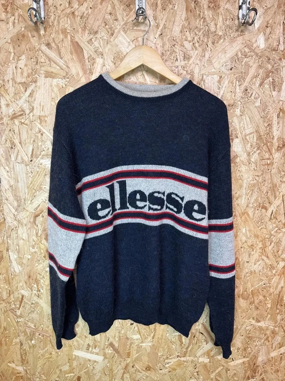 Vintage original 1990’s Ellesse Spell Out jumper sweatshirt unisex Medium 