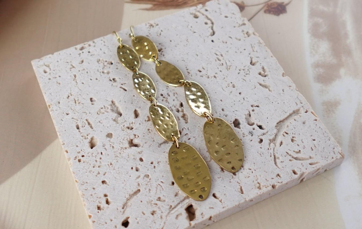 Hammered Gold Disc Necklace and Drop Earrings Set – Textured Oval Link Statement Jewellery