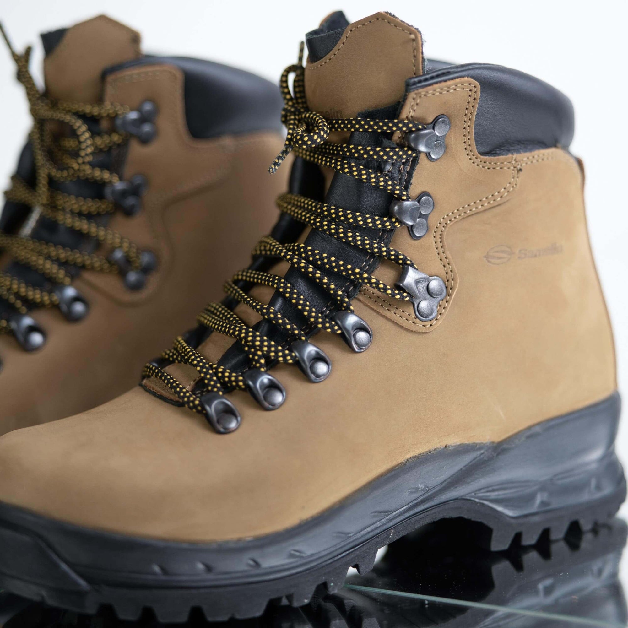 Tundra Hiking Boots for Rugged Adventures