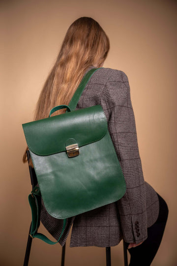 Classic Leather Saddle Bag - Vintage Charm & Practical Design