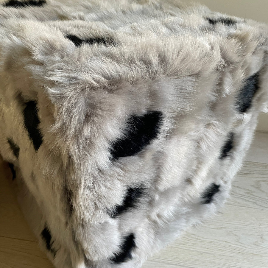 Furry Dice Pouffe Toscana Shearling - taupe