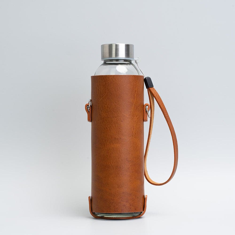 Leather water bottle holder with strap and glass bottle | OUTLET