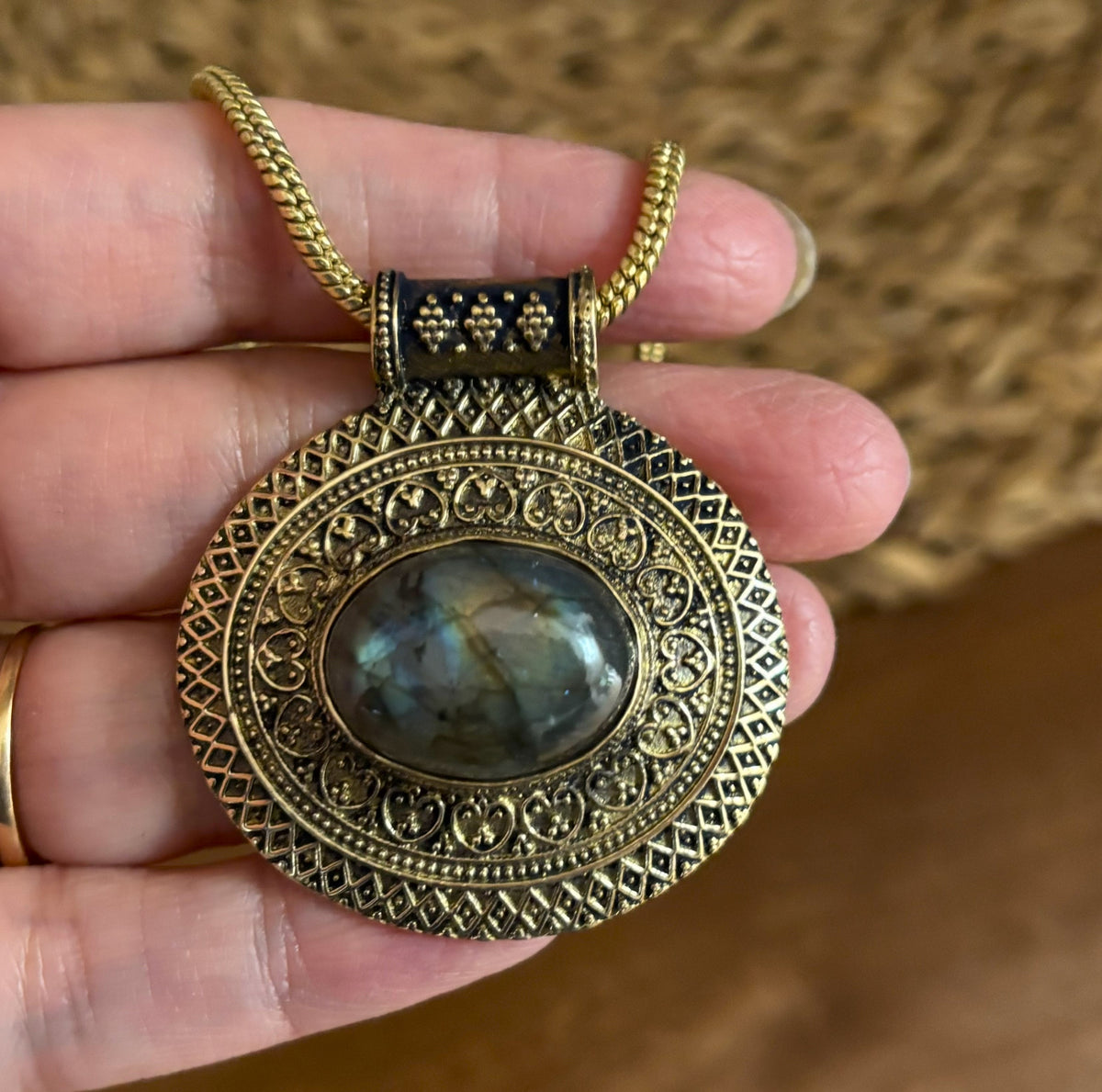 Vintage Boho Natural Stone Statement Necklace – Antique Gold & Silver Tone Medallion Necklace