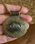 Vintage Boho Natural Stone Statement Necklace – Antique Gold & Silver Tone Medallion Necklace