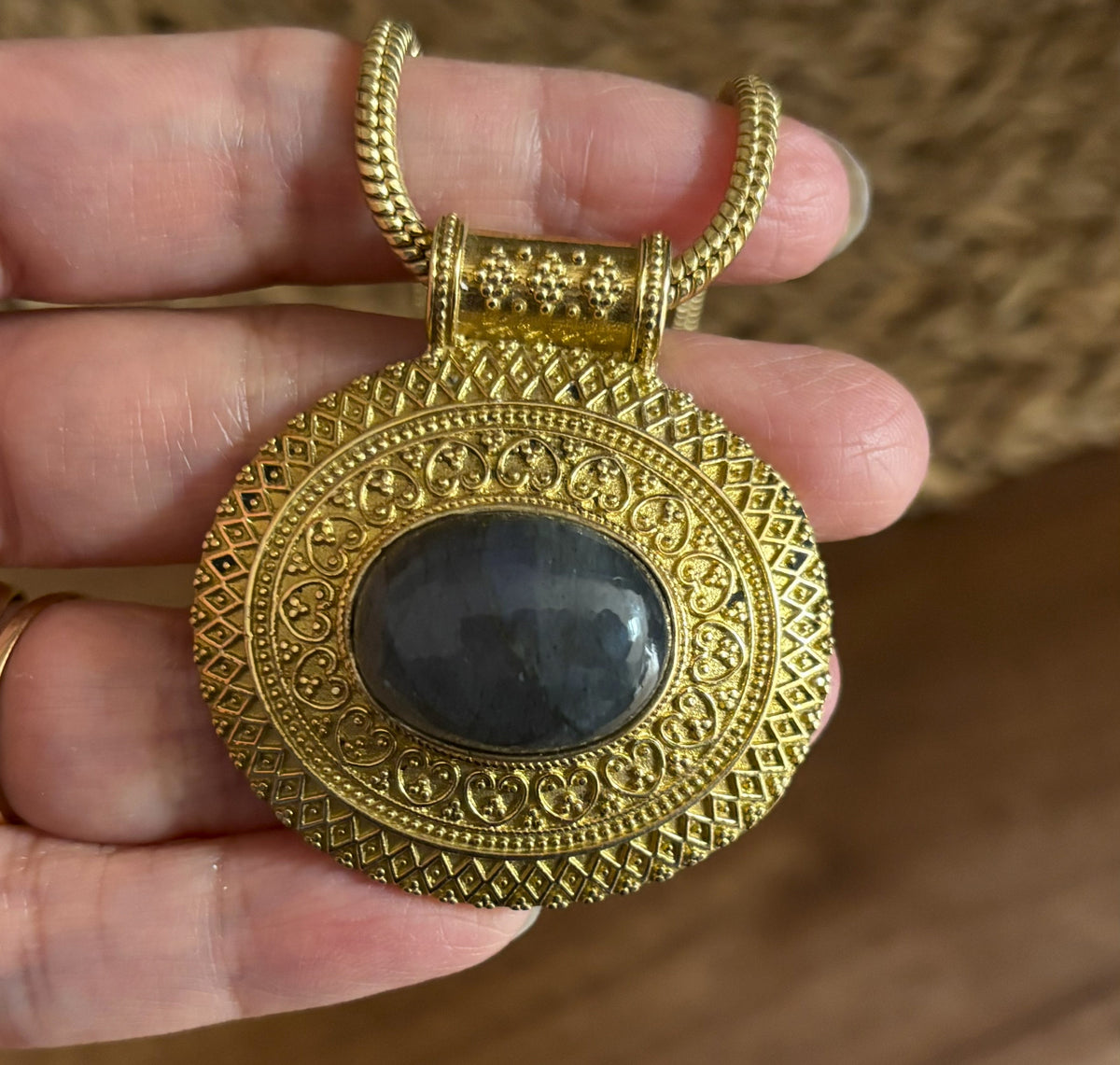 Vintage Boho Natural Stone Statement Necklace – Antique Gold &amp; Silver Tone Medallion Necklace