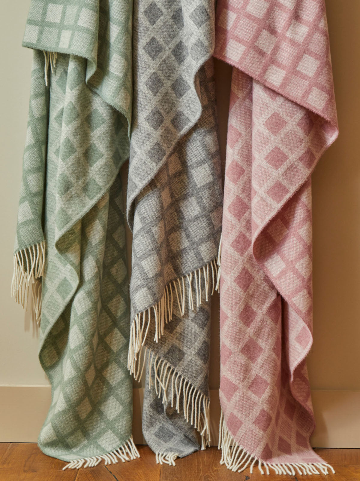 Manhattan Pure New Wool Throws