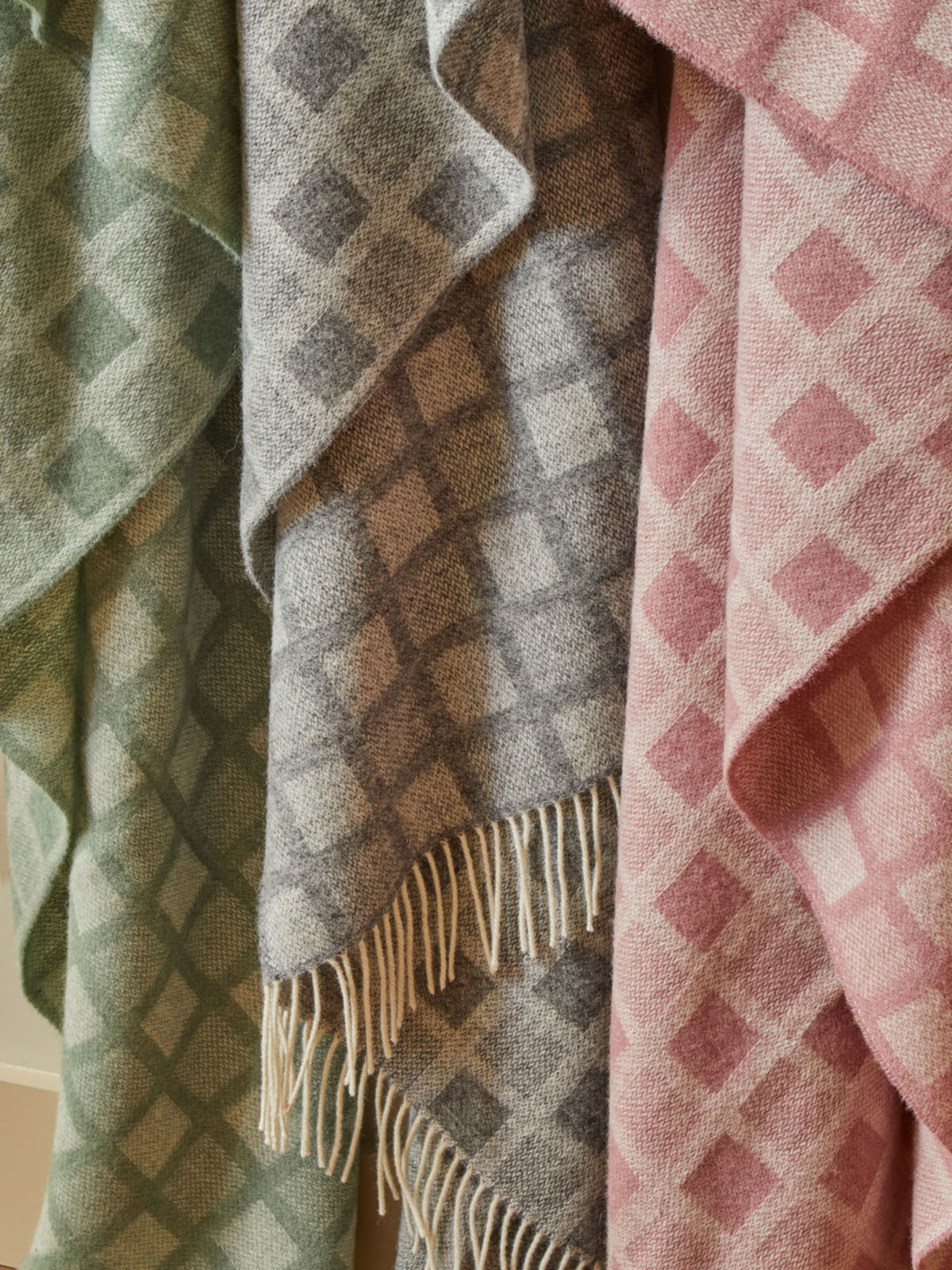 Manhattan Pure New Wool Throws