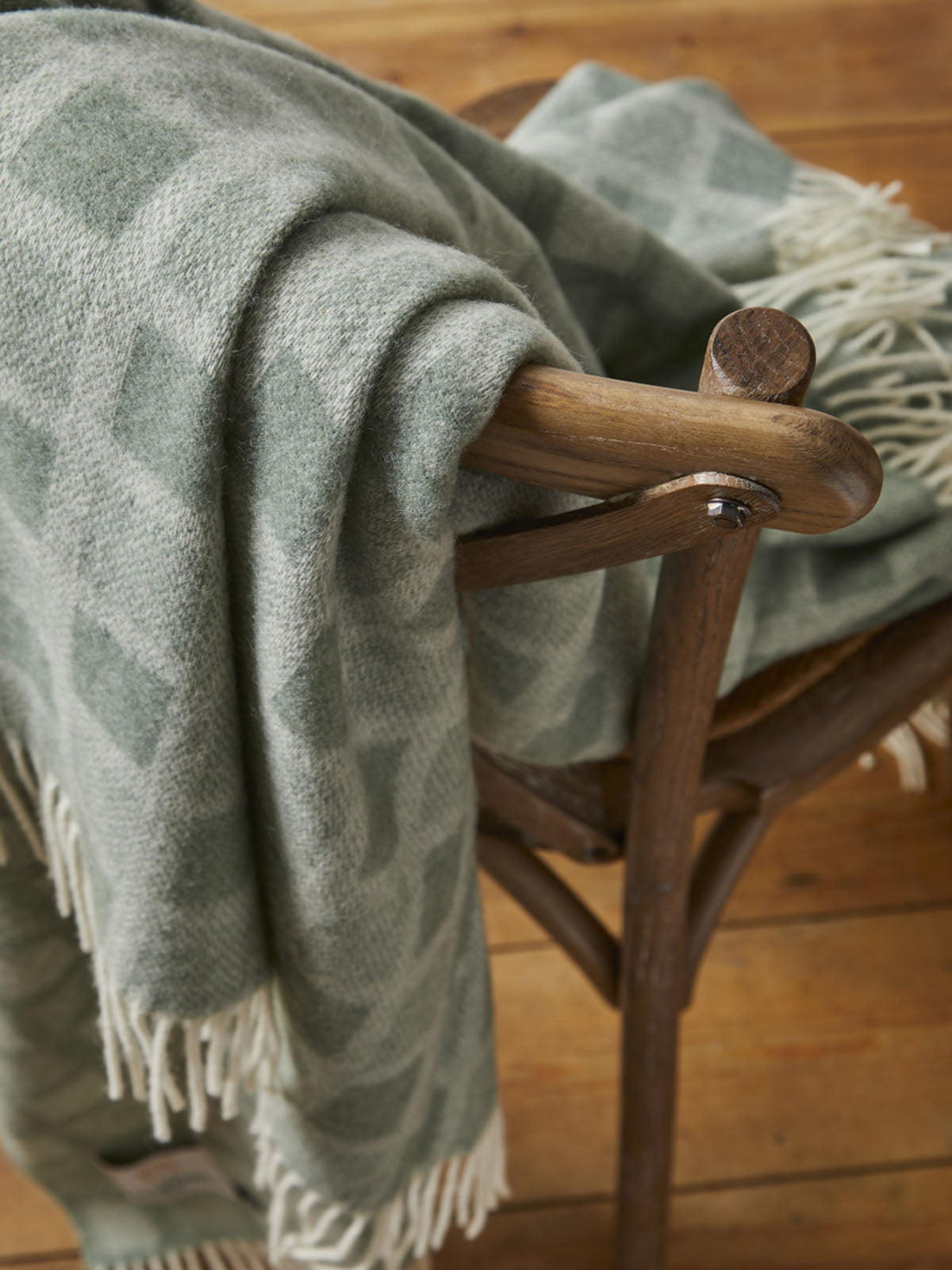 Manhattan Pure New Wool Throws