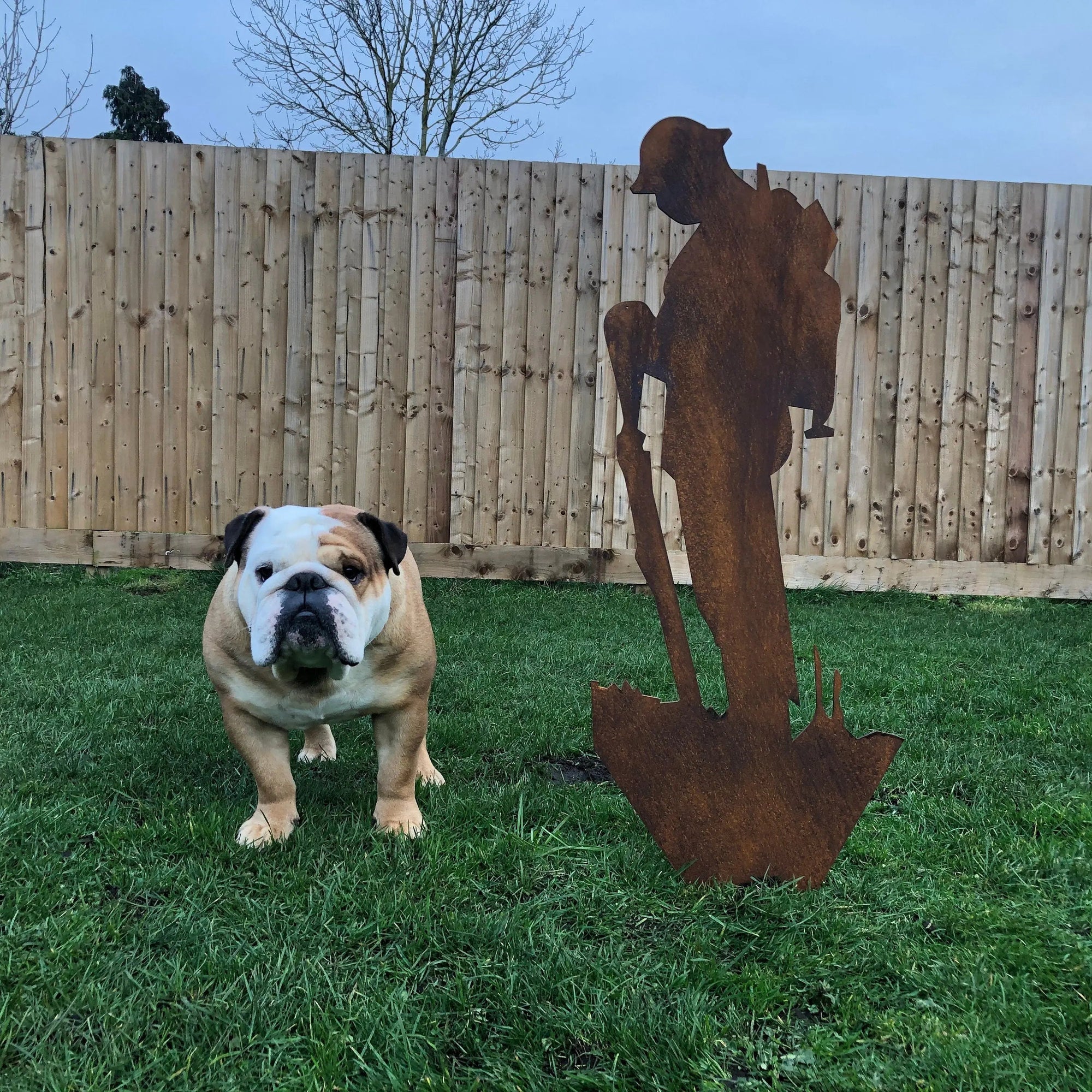 Rusty Metal Lest We Forget Soldier Decoration Statue, Remembrance Feature