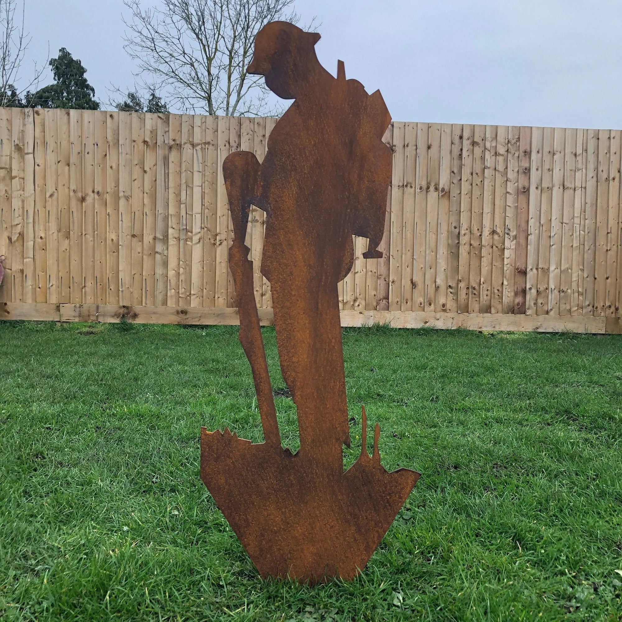 Rusty Metal Lest We Forget Soldier Decoration Statue, Remembrance Feature
