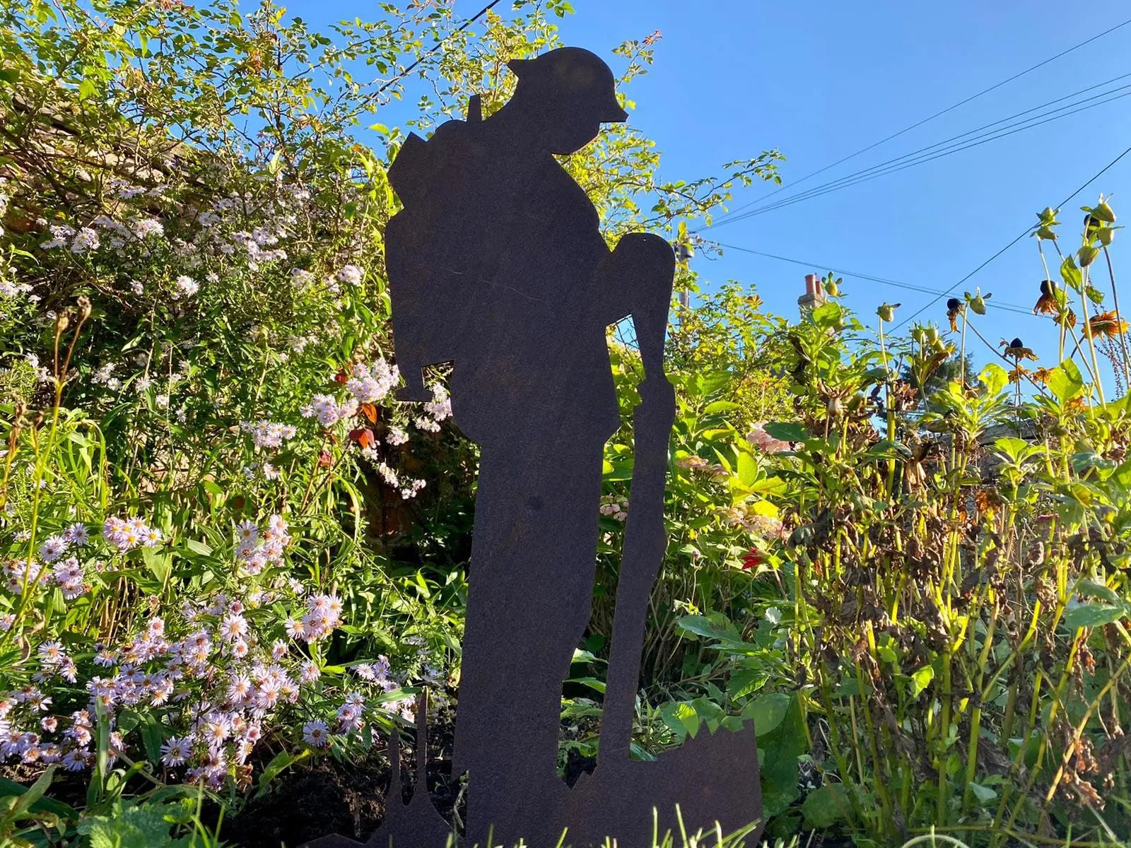 Rusty Metal Lest We Forget Soldier Decoration Statue, Remembrance Feature
