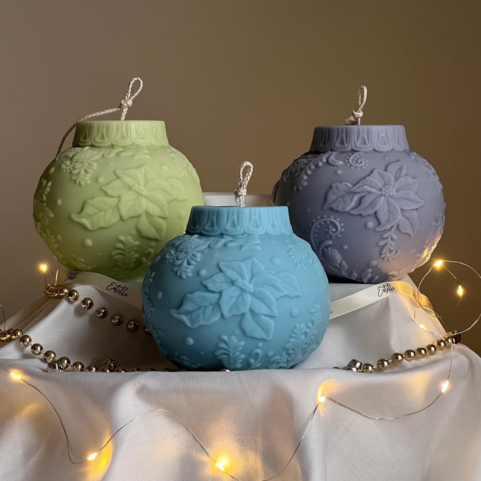 Large Christmas Bauble Soy Candle: Festive Handmade Decor-0