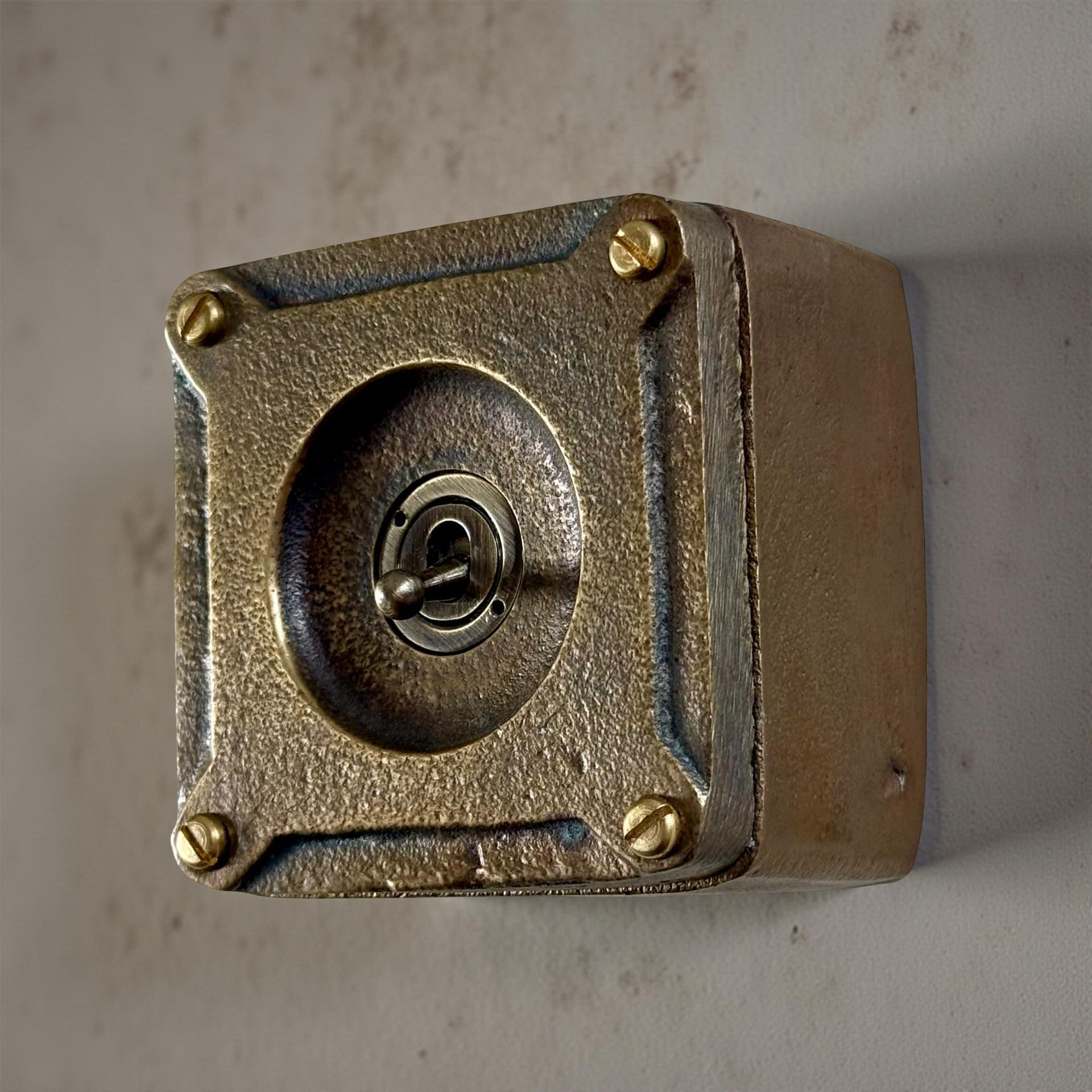 Single Gang Antique Brass Solid Cast Metal Surface Mounting Light Switch Industrial 2 Way