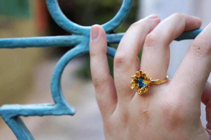 Real Wild Daisy Flower Silver Ring with Bright Blue Murano Glass, Handmade Nature Jewelry, Organic Botanical Band, Unique Gift for Nature Lovers, Sterling Silver 925