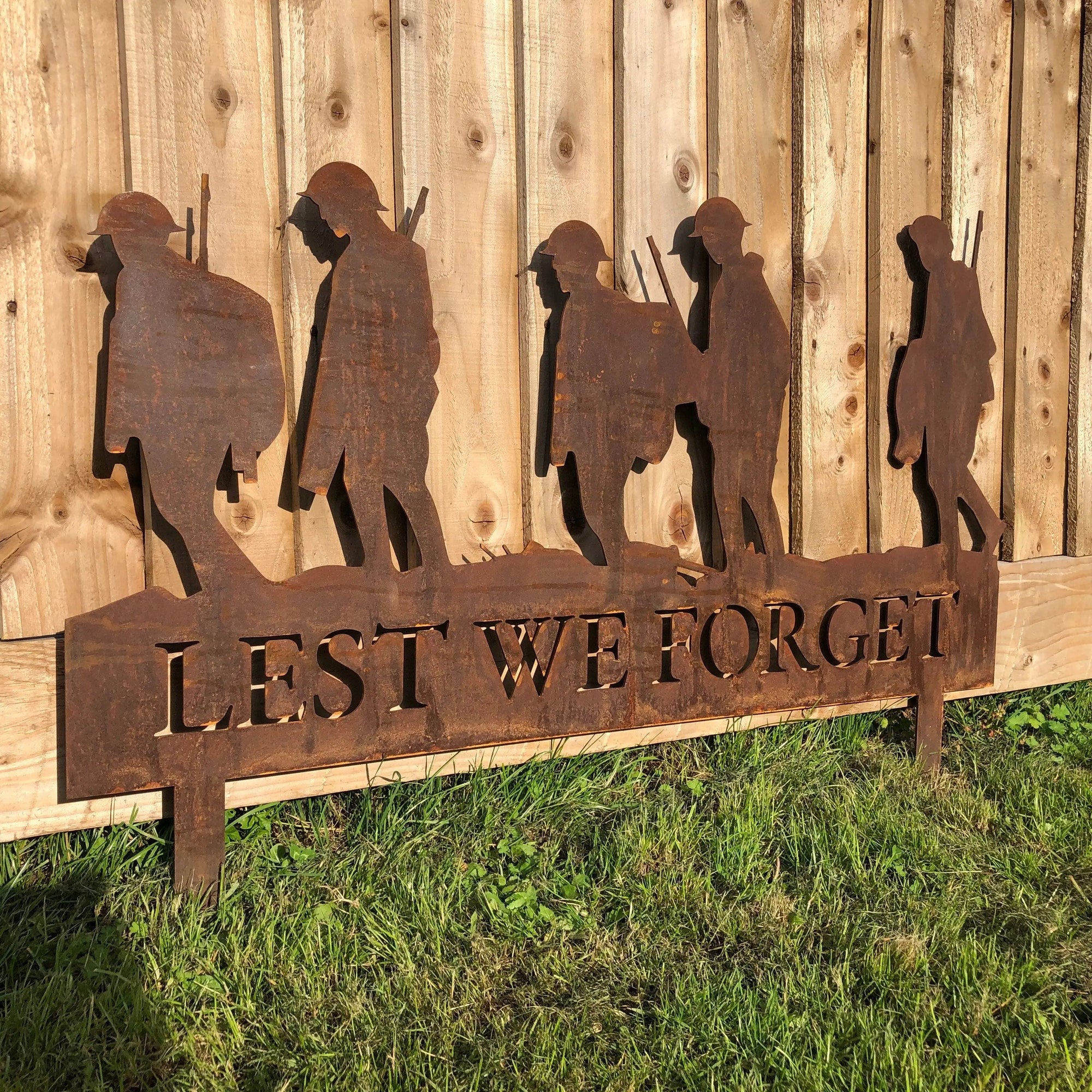 Metal Lest We Forget Garden Ornament - Soldier Scene Garden Decoration