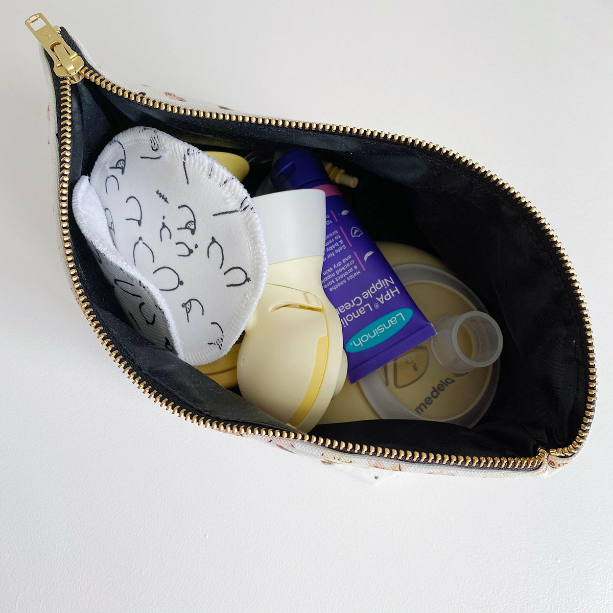 Zip-up nappy wallet - Boobies Print